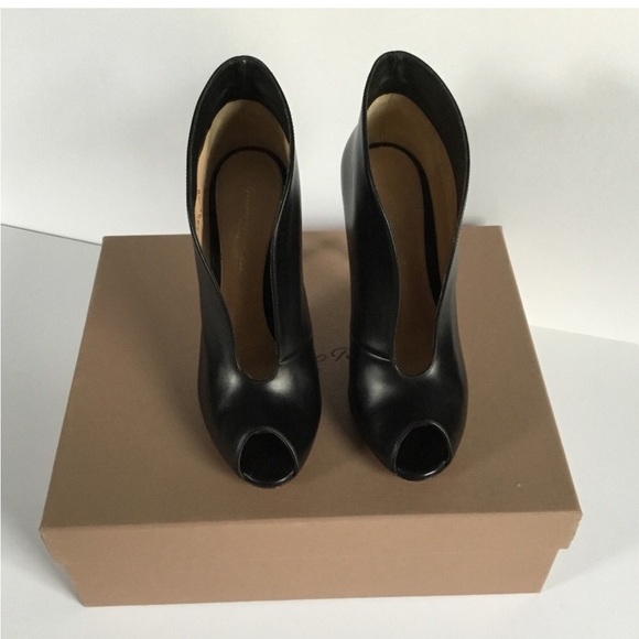 GIANVITO ROSSI - Picture 2 of 15